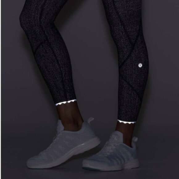 Lululemon Sz 4 Leggings Salt Alpine Black White Print Reflective - Picture 2 of 12